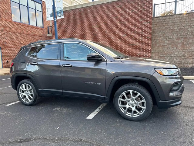 2022 Jeep Compass Latitude Lux photo 7