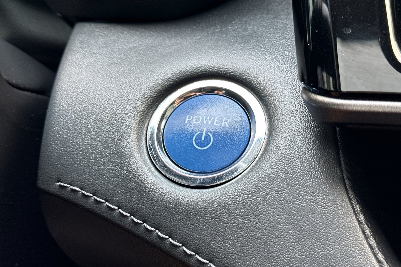 2022 Toyota Highlander Hybrid Limited photo 22