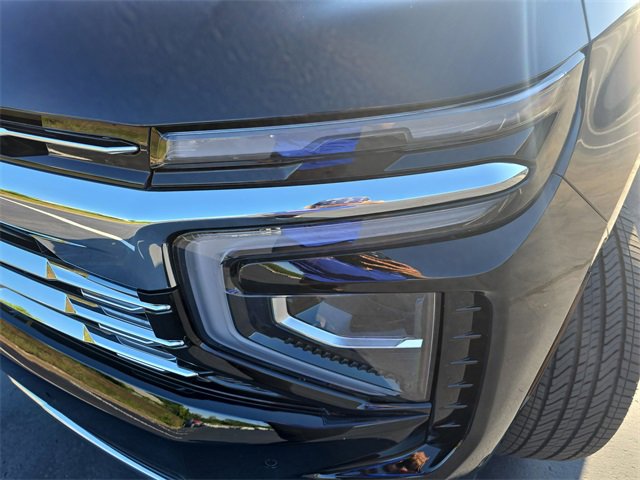 2025 Chevrolet Suburban Premier photo 31