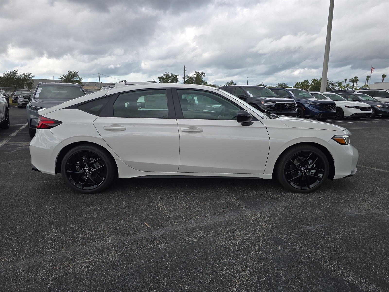 2026 Honda Civic Hatchback Sport Hybrid photo 3