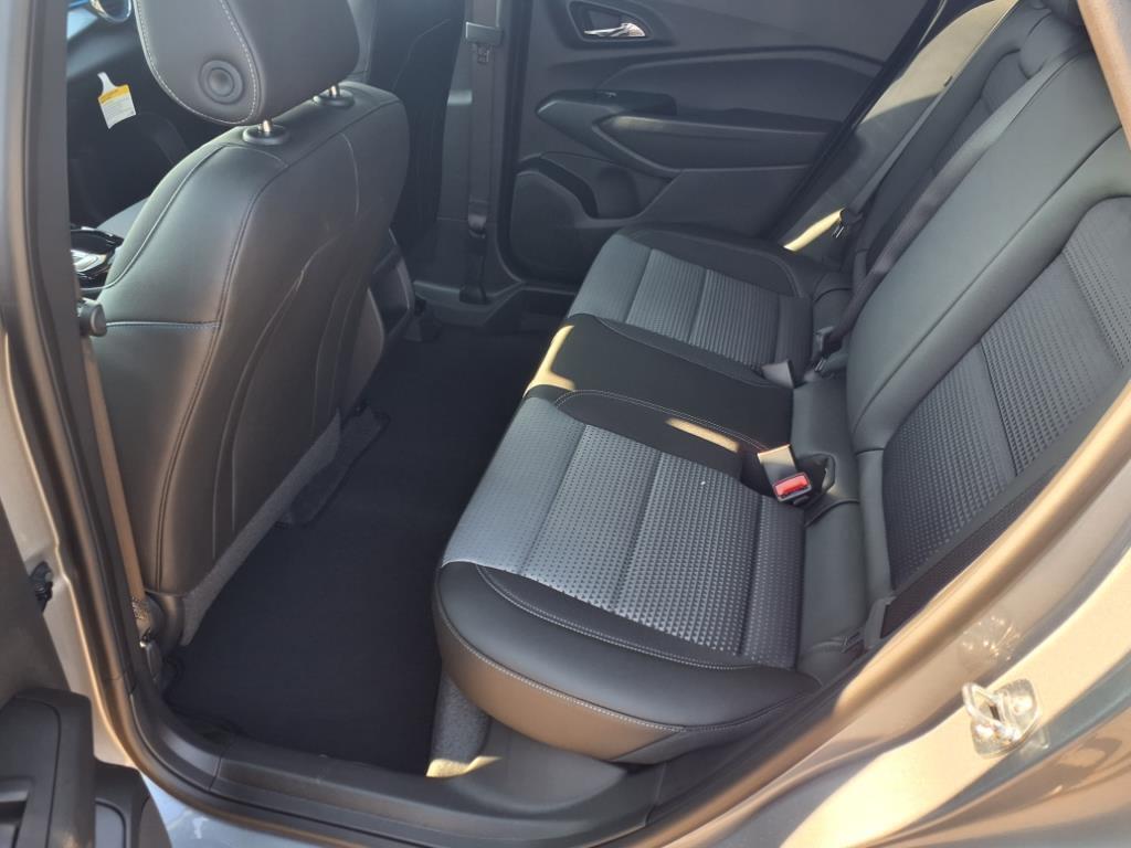 2025 Chevrolet Trax LT photo 6