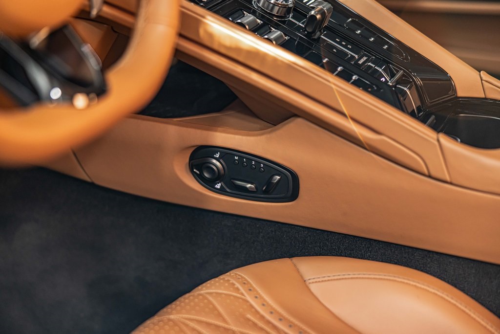 2025 ASTON MARTIN DB12 - Image 9