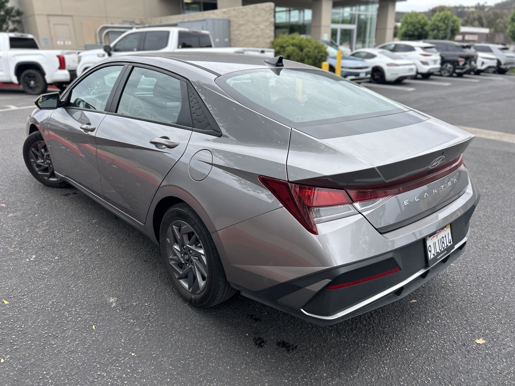 2024 Hyundai Elantra SEL photo 5