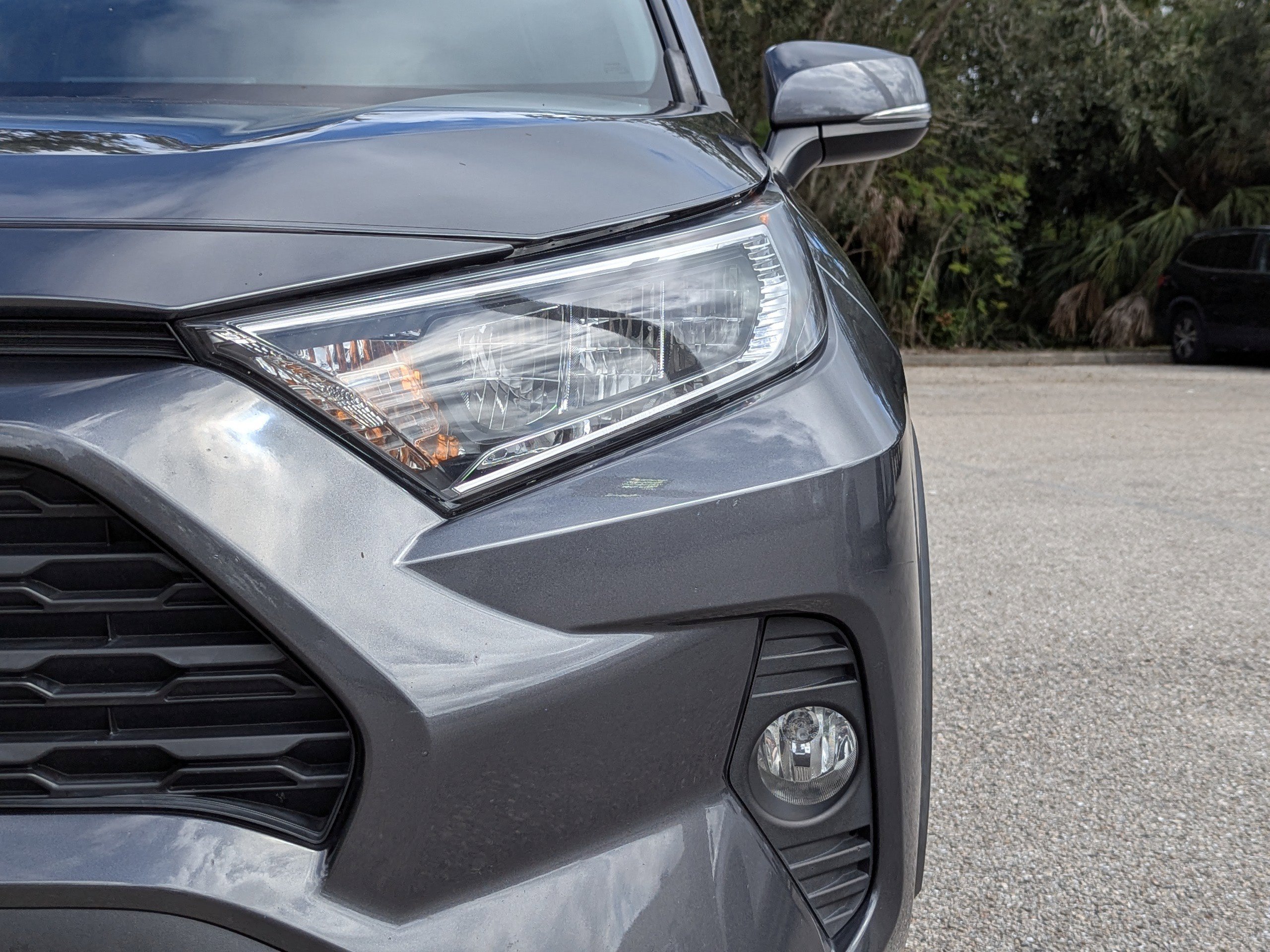 2021 Toyota RAV4 XLE Premium photo 4