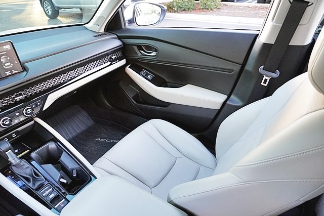 Used 2024 White Honda Touring image 21