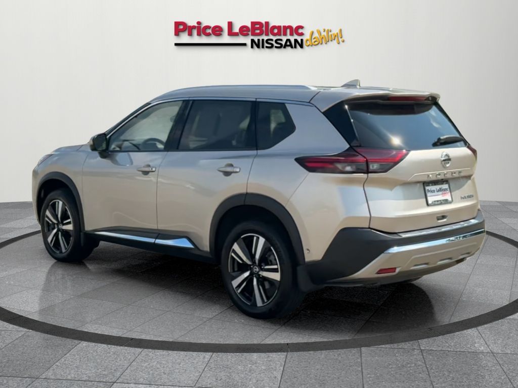 2021 Nissan Rogue Platinum photo 2