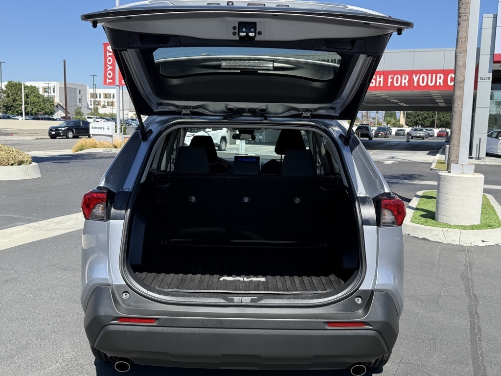 2023 Toyota RAV4 Hybrid LE photo 10