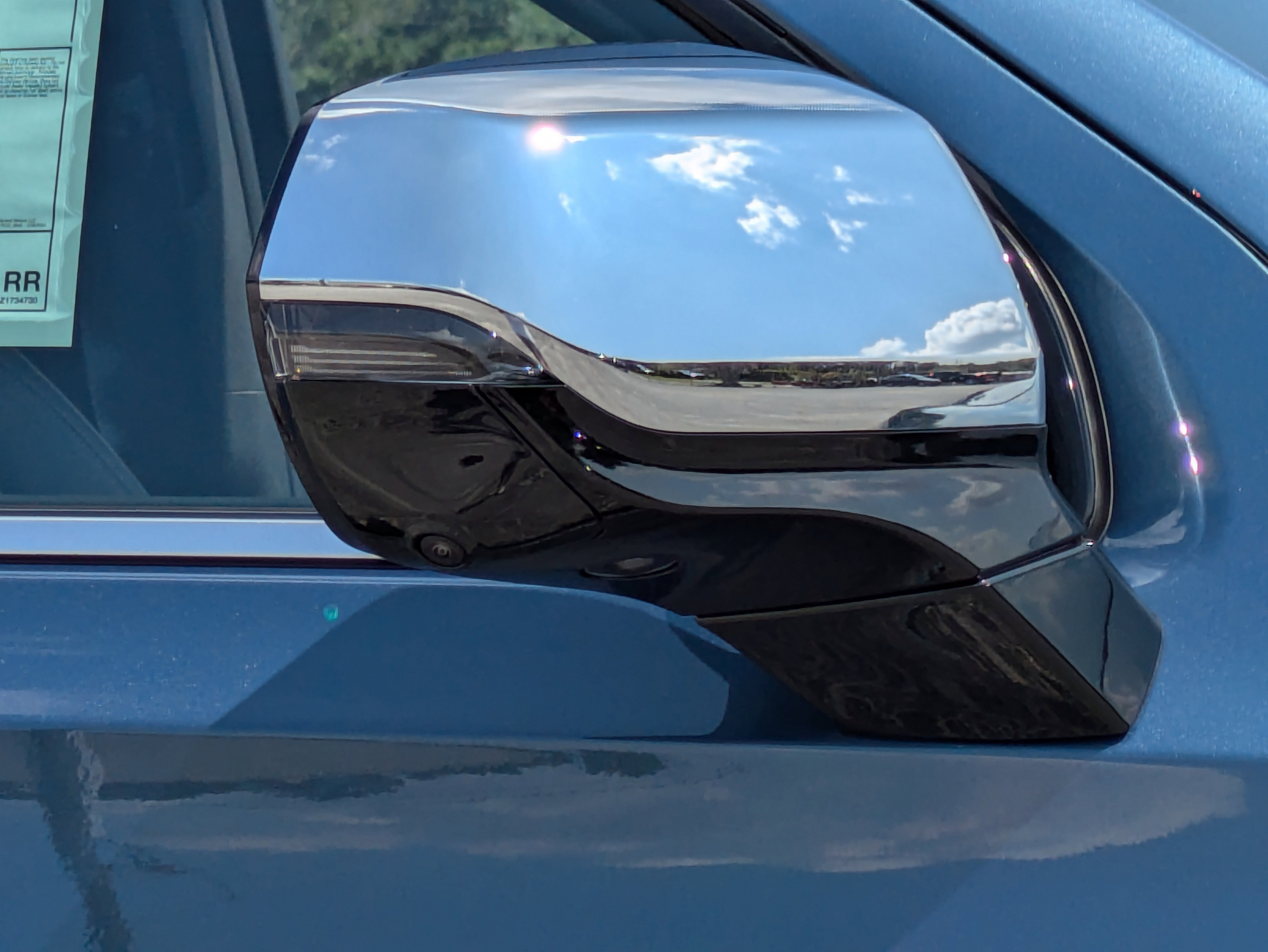 2025 Chevrolet Tahoe Premier photo 2