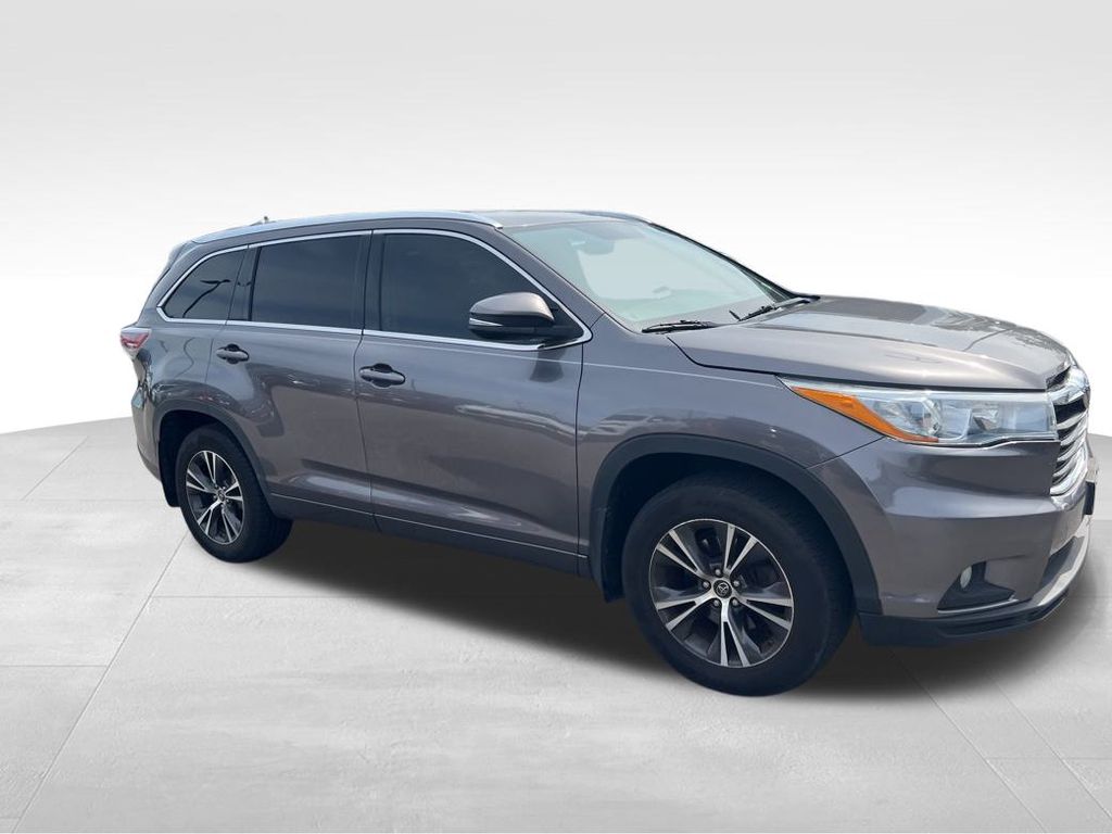 2016 Toyota Highlander XLE photo 2