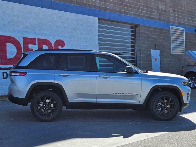 2025 Jeep Grand Cherokee Altitude X photo 3