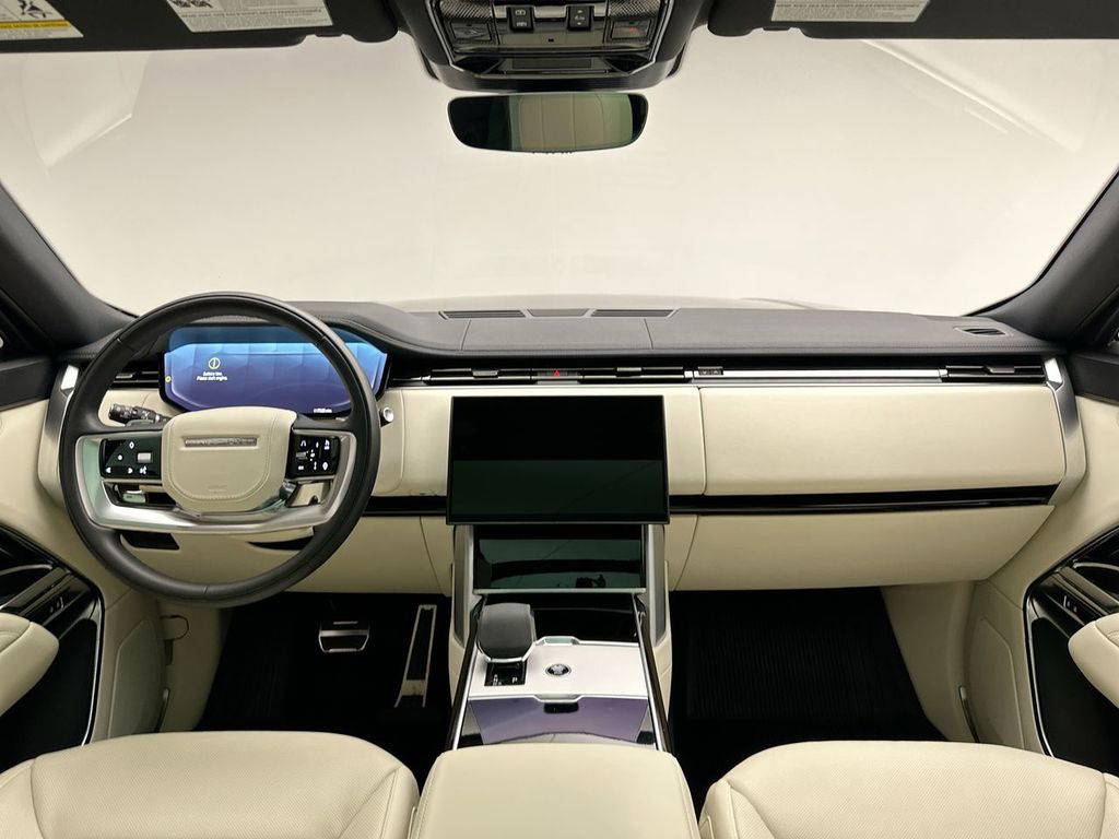 2024 Land Rover Range Rover SE photo 13