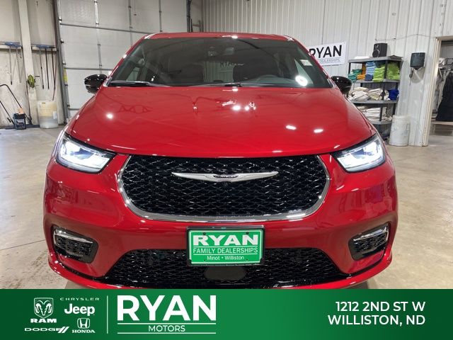 2026 Chrysler Pacifica photo 3