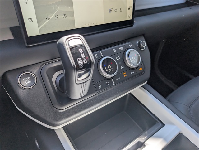 2025 Land Rover Defender 110 S photo 10