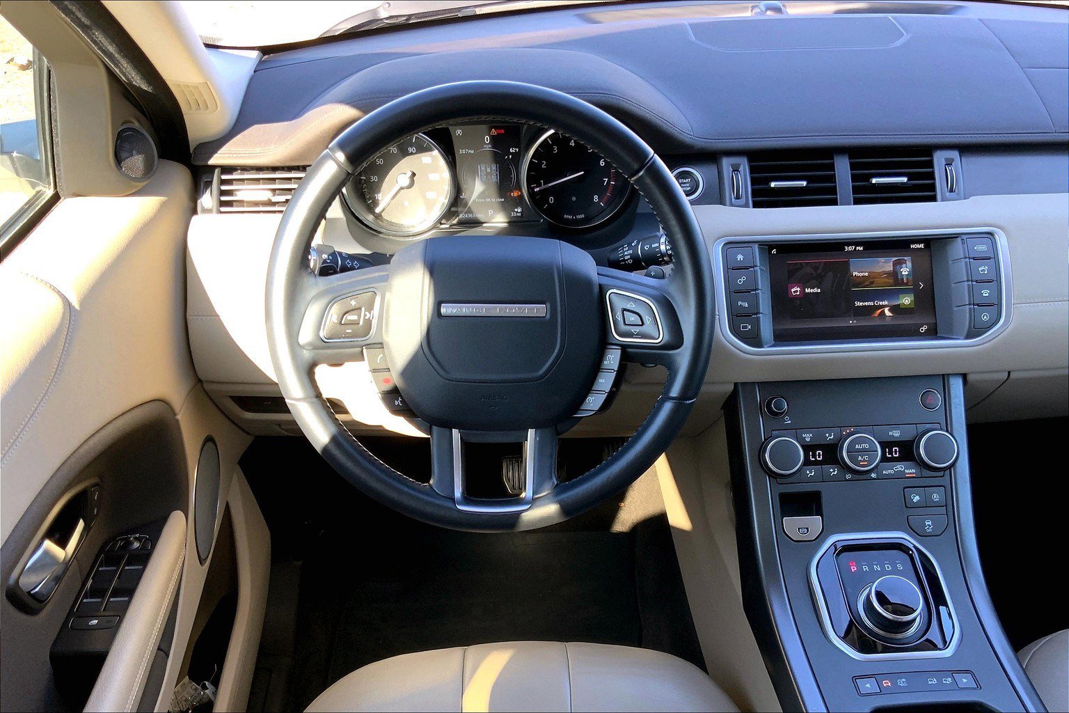 2019 Land Rover Range Rover Evoque SE photo 4