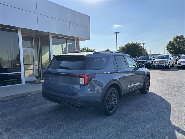 2025 Ford Explorer ST photo 4