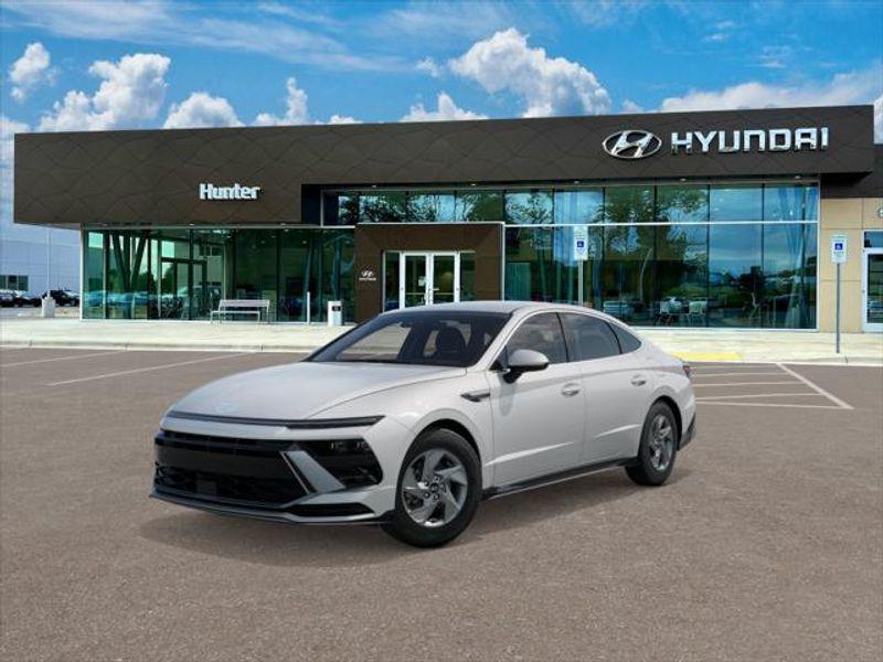 2026 Hyundai Sonata SE's photo