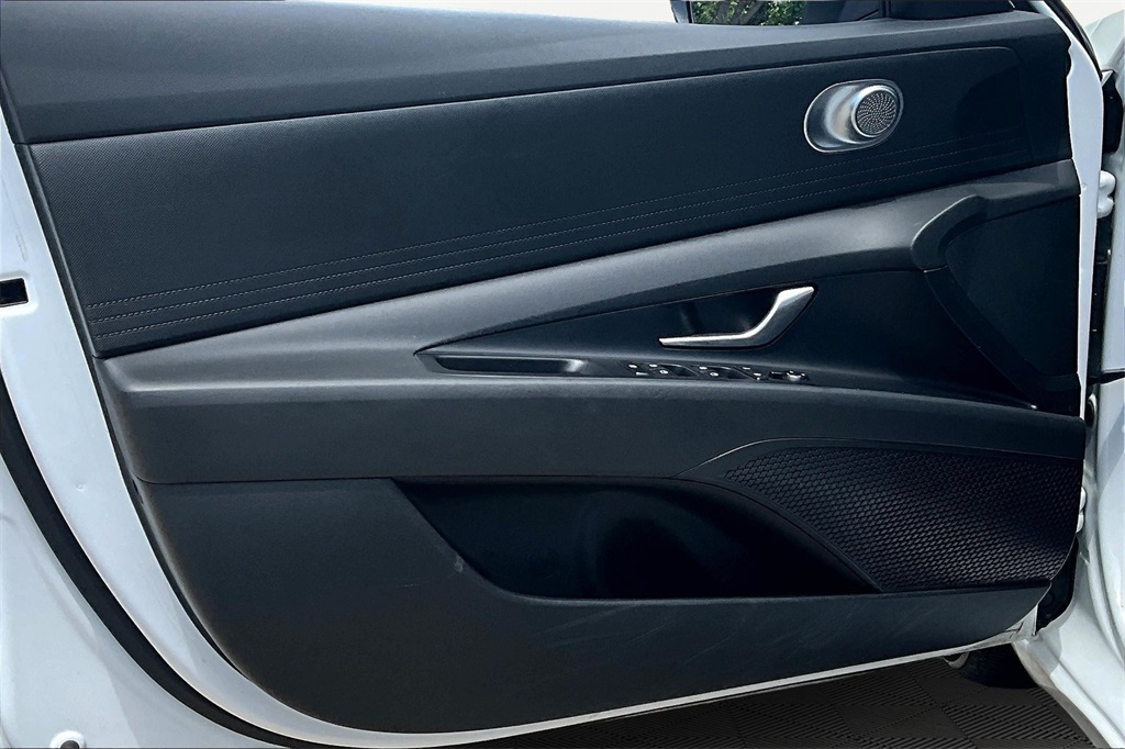 2024 Hyundai Elantra SE photo 23