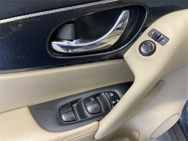 2016 Nissan Rogue SL photo 22