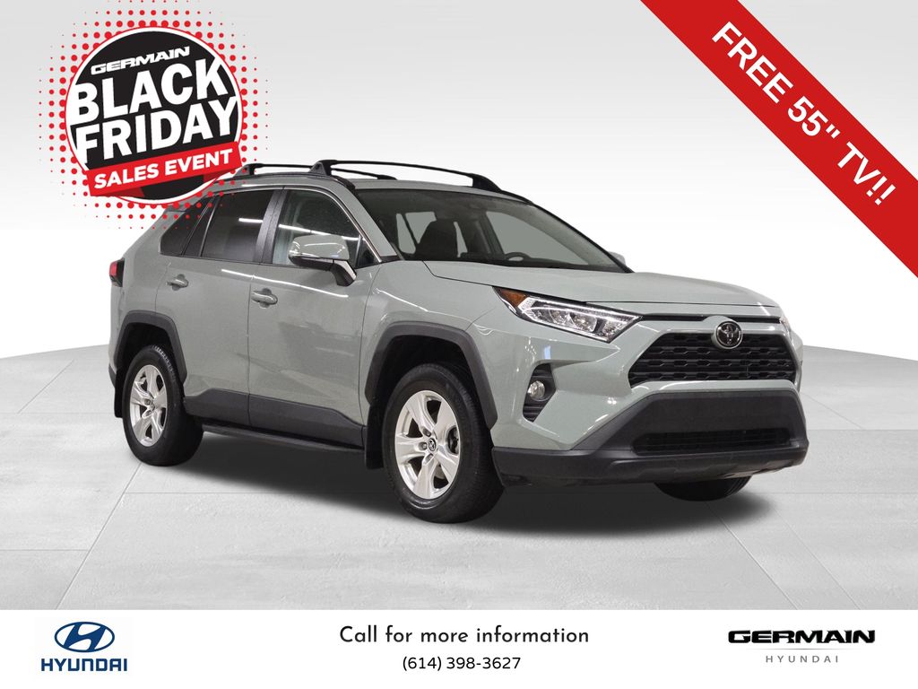 2021 Toyota RAV4 XLE photo 2