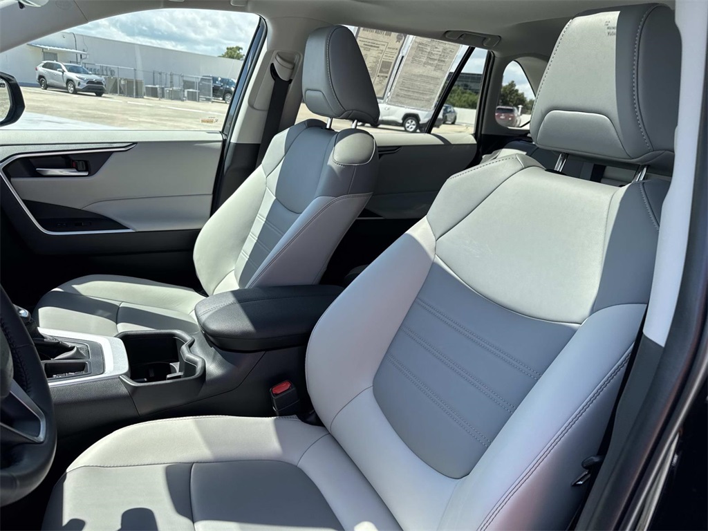 2023 Toyota RAV4 XLE Premium photo 15