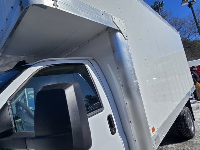 2024 Chevrolet Express Cutaway photo 3