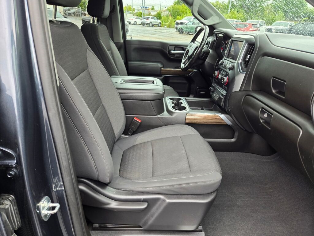 2021 Chevrolet Silverado 1500 RST photo 2