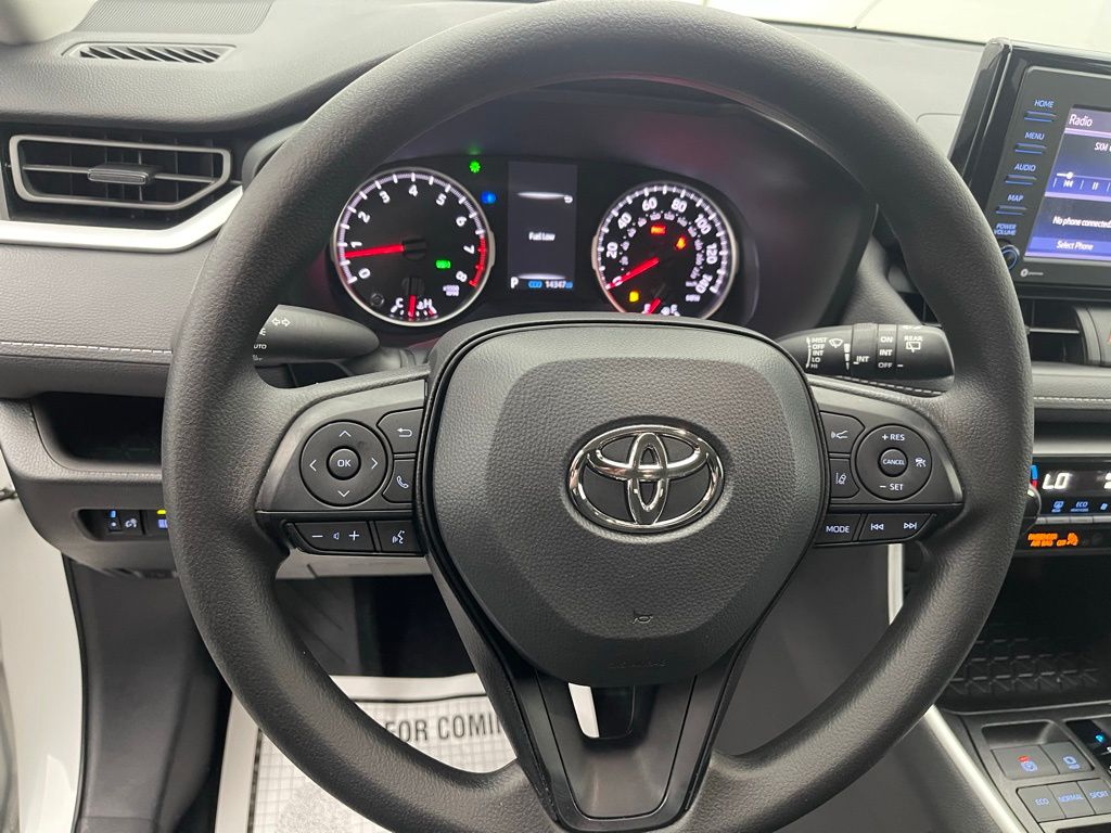 2022 Toyota RAV4 XLE photo 2