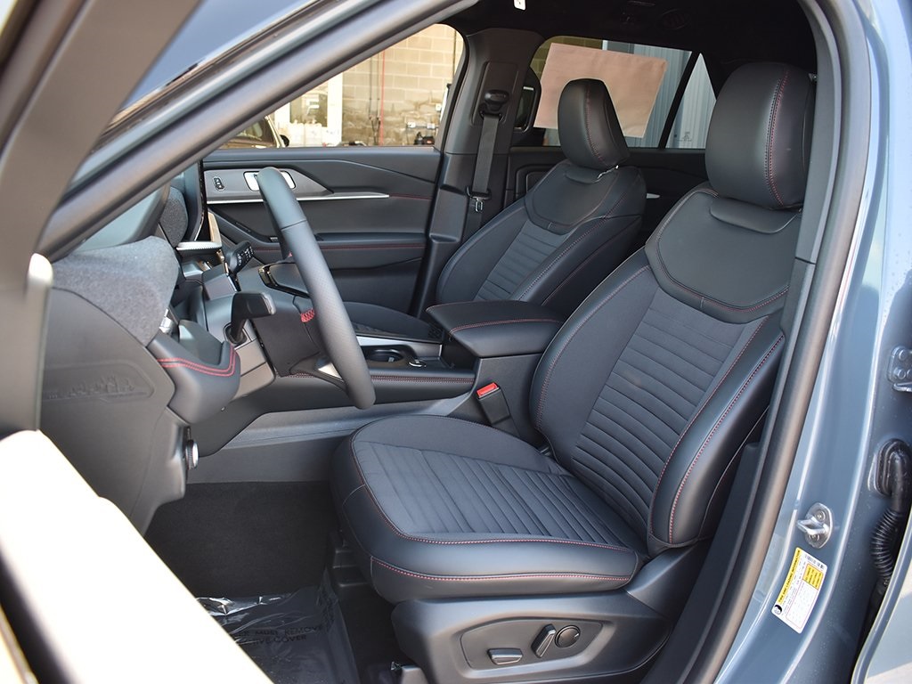 2025 Ford Explorer ST-Line photo 5