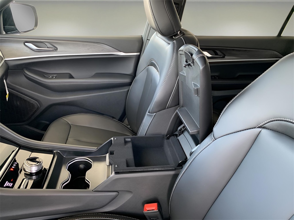 2025 Jeep Grand Cherokee Limited photo 34
