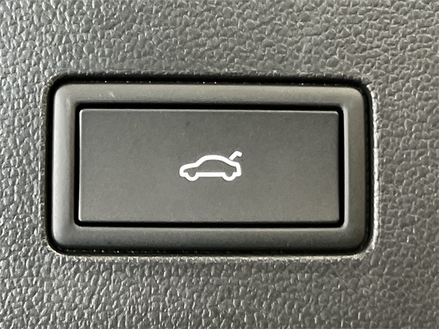 2026 Volkswagen Atlas Cross Sport SE Technology photo 2