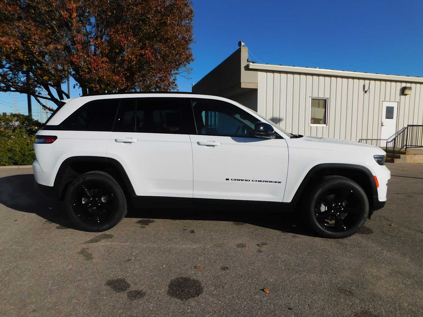 2025 Jeep Grand Cherokee Limited photo 3