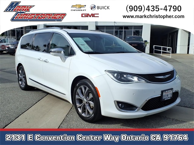 2018 Chrysler Pacifica Limited's photo