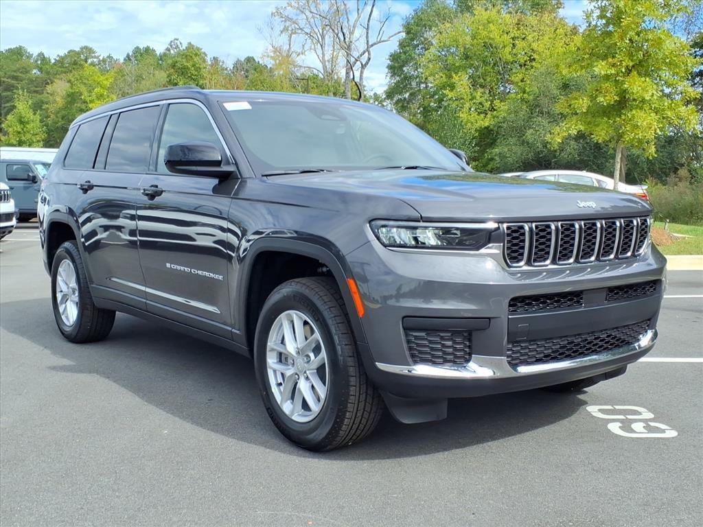 2025 Jeep Grand Cherokee Laredo X photo 3