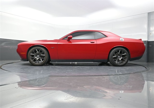 2016 Dodge Challenger SXT Plus photo 25