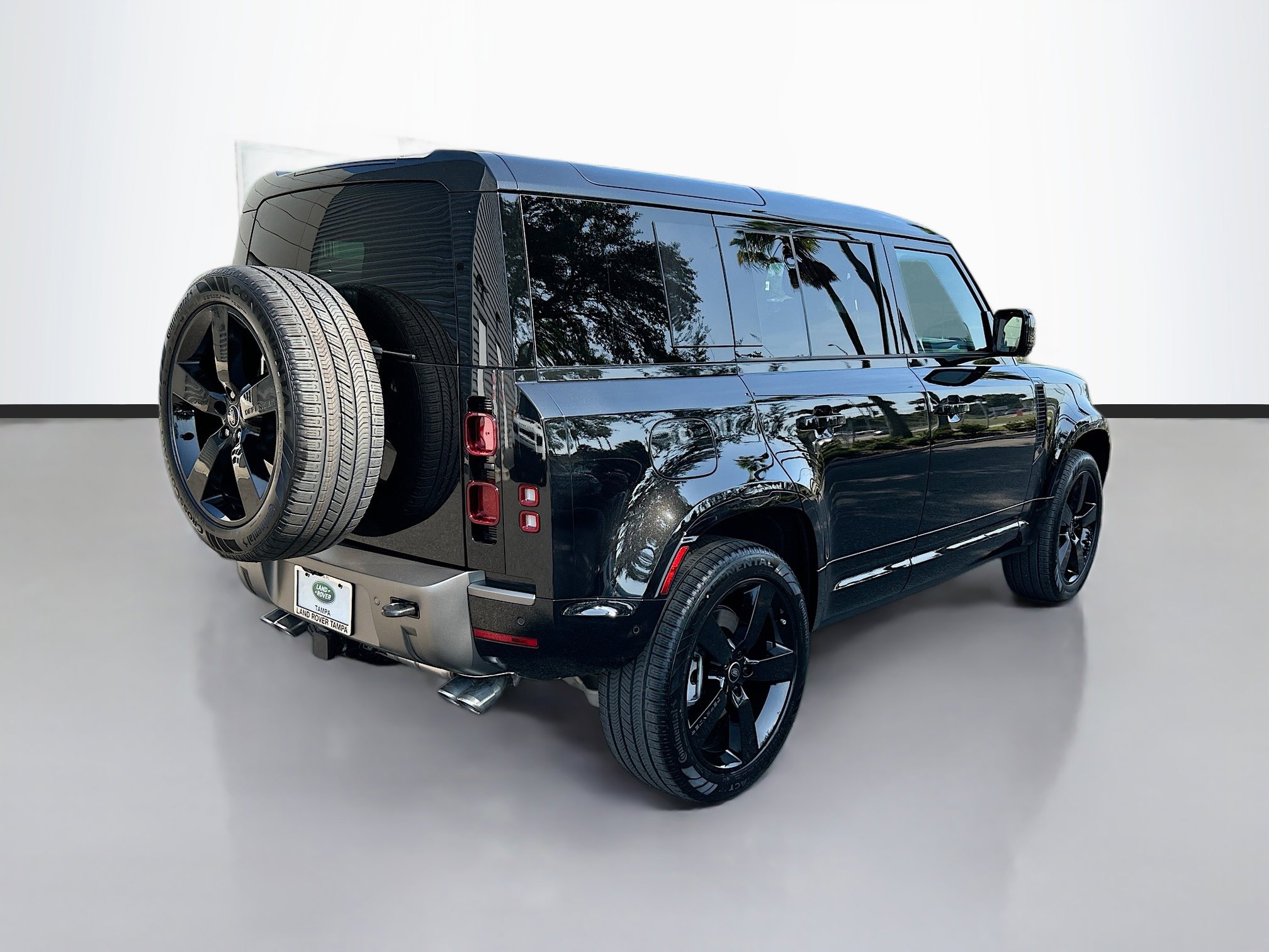 2025 Land Rover Defender 110 X-Dynamic SE photo 4