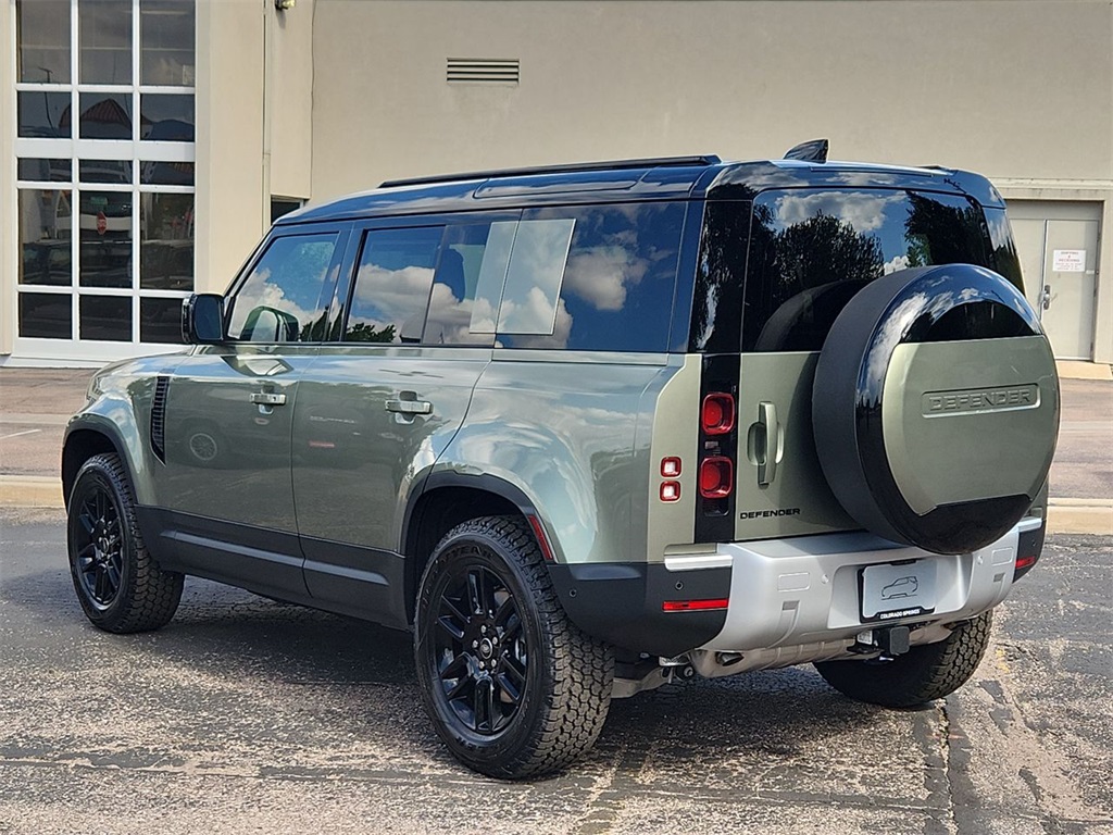 2025 Land Rover Defender 110 S photo 10