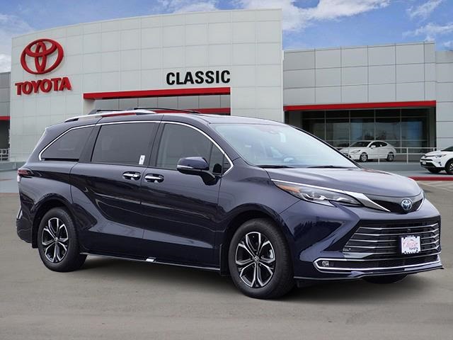 2025 Toyota Sienna Platinum's photo