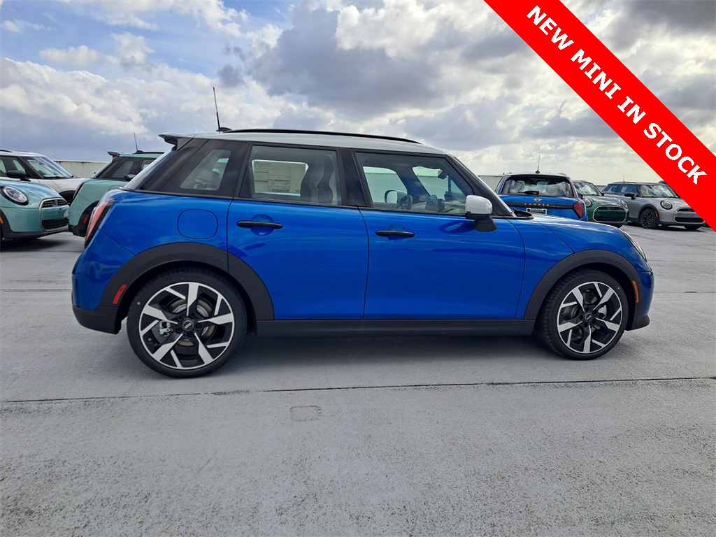 2025 Mini Cooper 4 Door Hardtop Signature photo 2