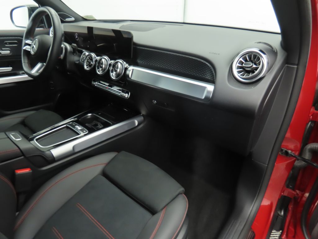 2025 Mercedes Benz GLB 250 photo 17
