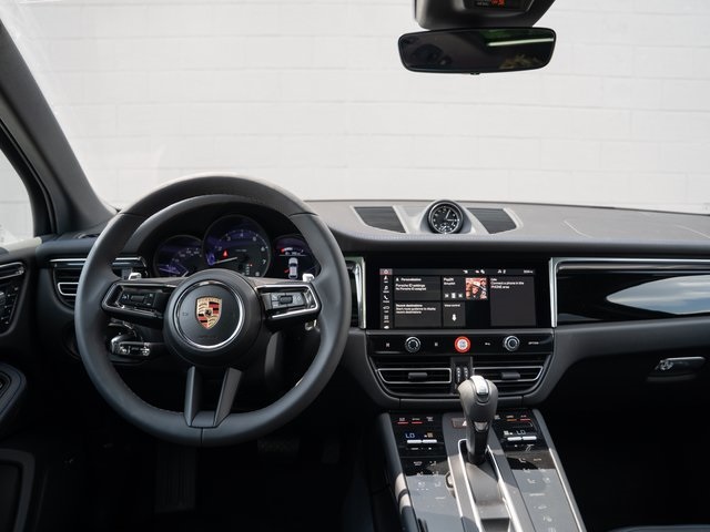 2026 Porsche Macan T photo 19