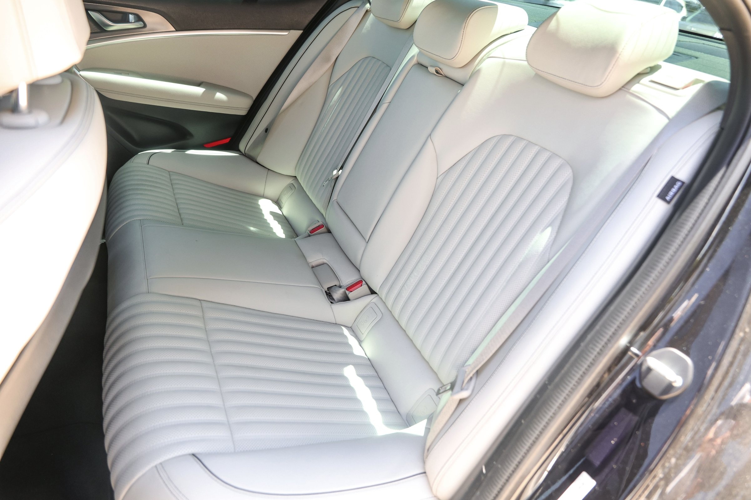 2025 Genesis G70 3.3T Sport Advanced photo 27