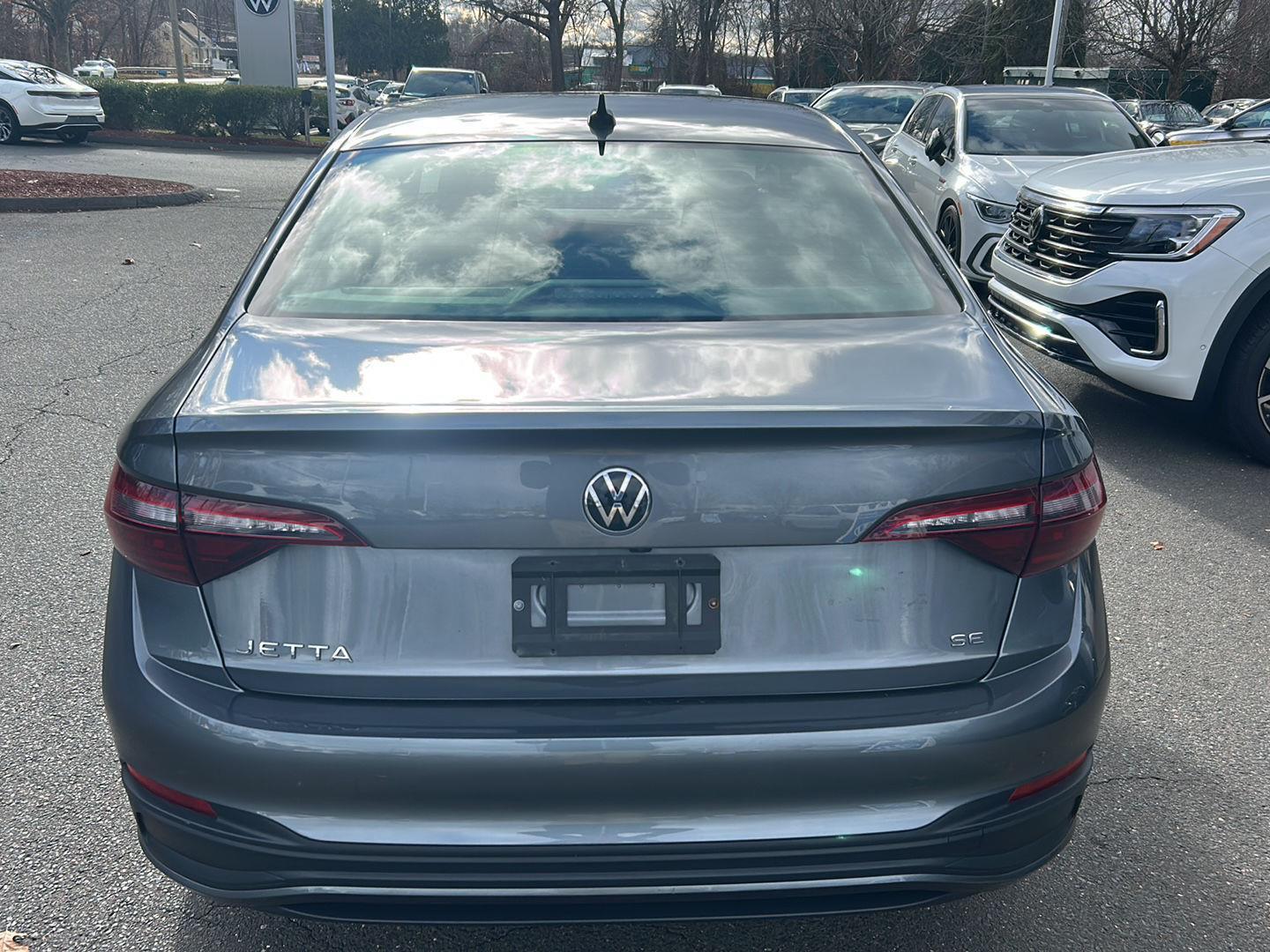 2023 Volkswagen Jetta SE photo 3