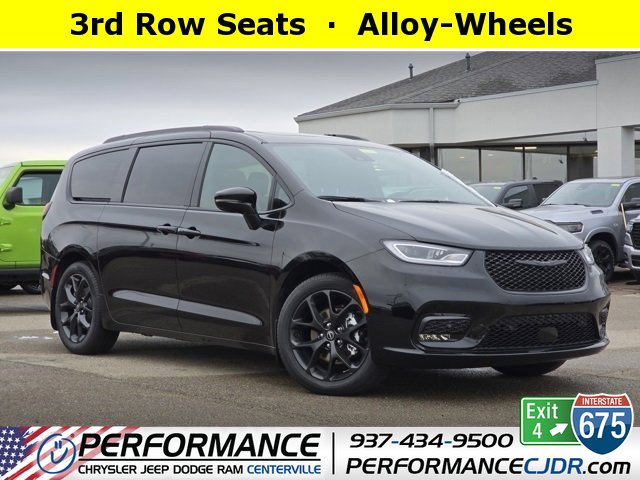 2026 Chrysler Pacifica Limited's photo