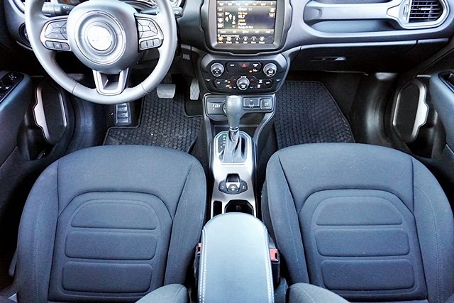 Certified Used 2022 White Jeep Latitude image 19