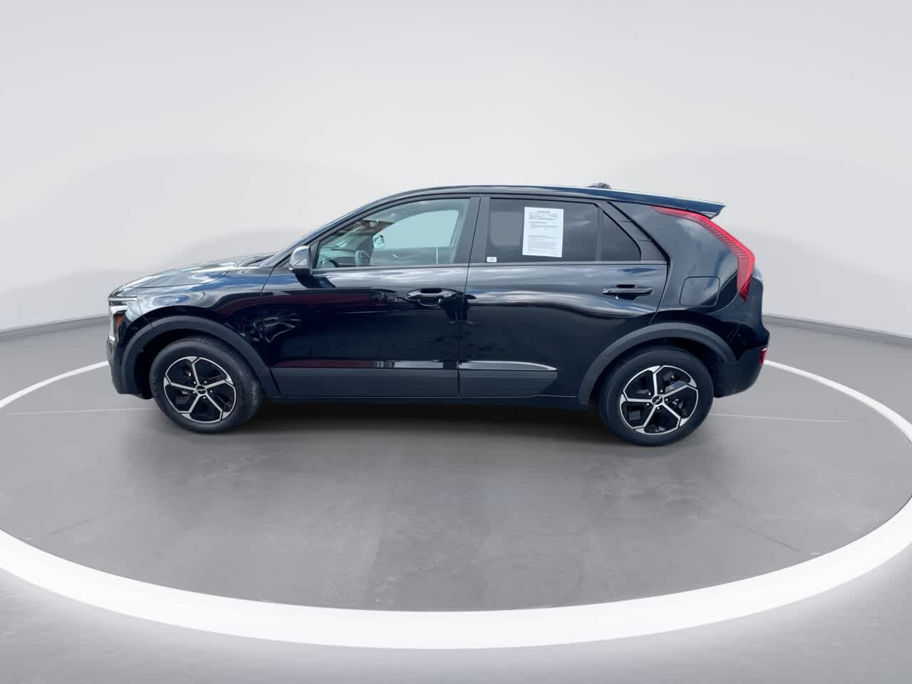 2024 Kia Niro LX photo 5
