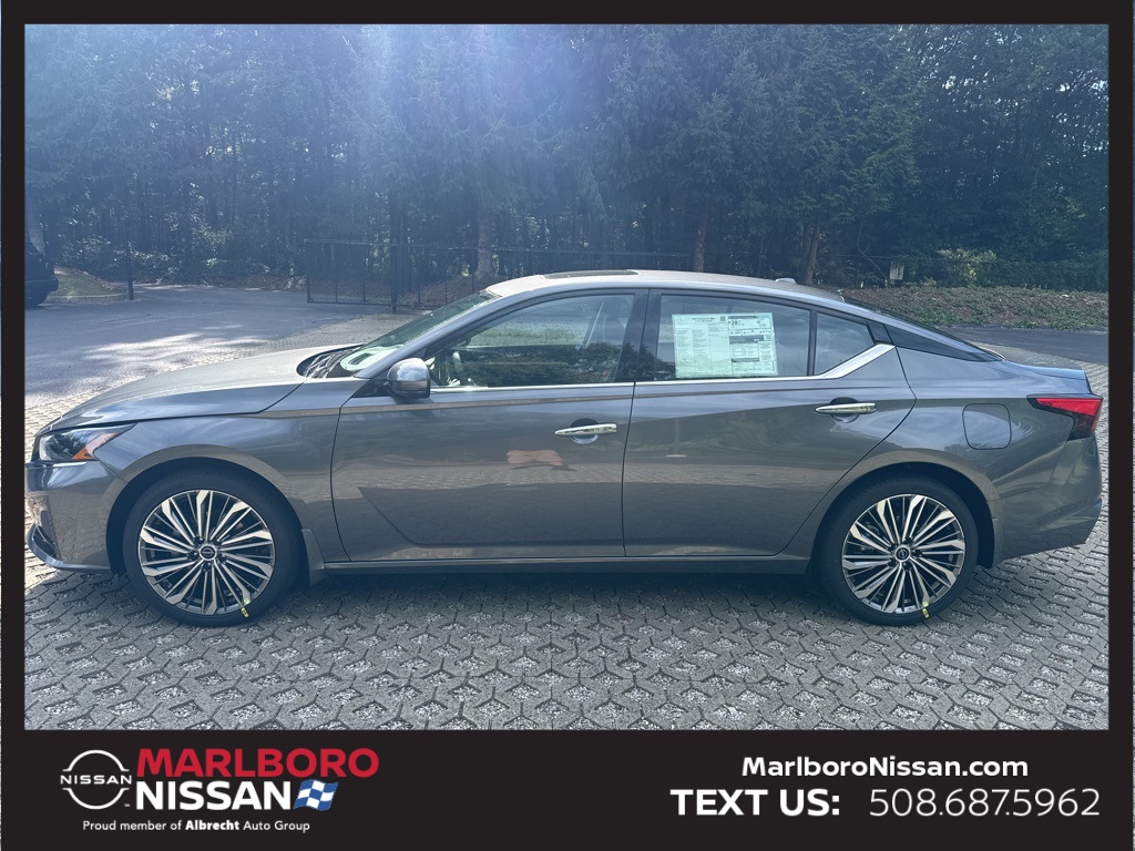 2025 Nissan Altima SL photo 3