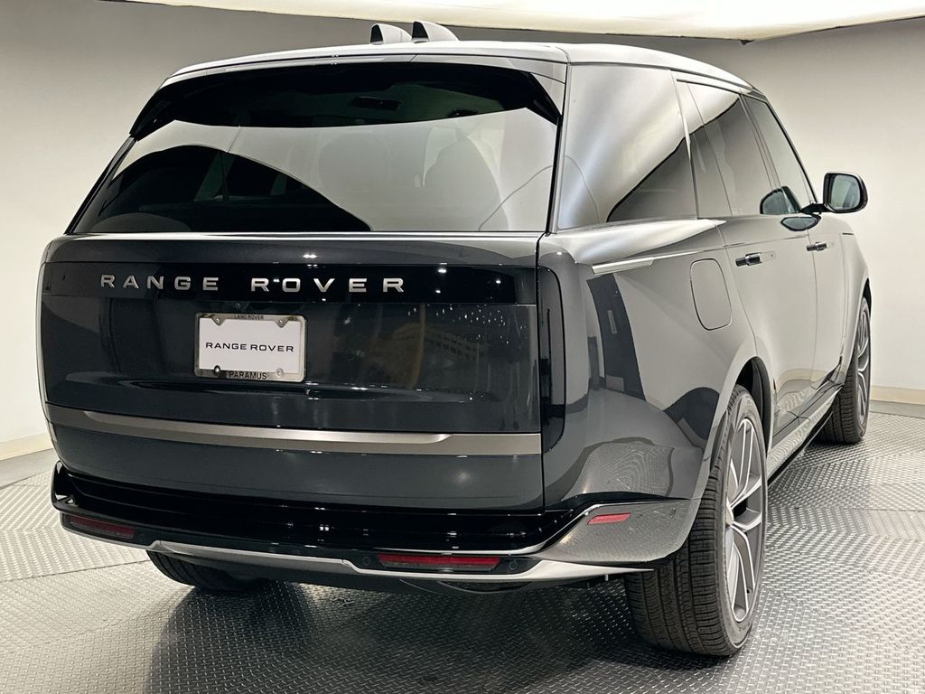 2025 Land Rover Range Rover SE photo 2
