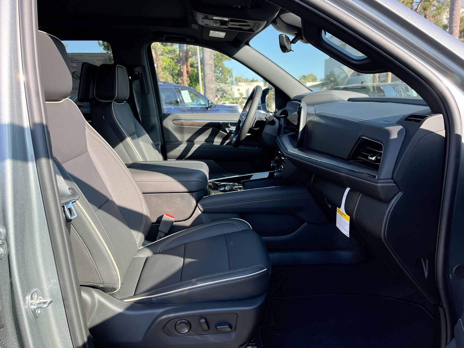 2025 Chevrolet Tahoe Premier photo 27