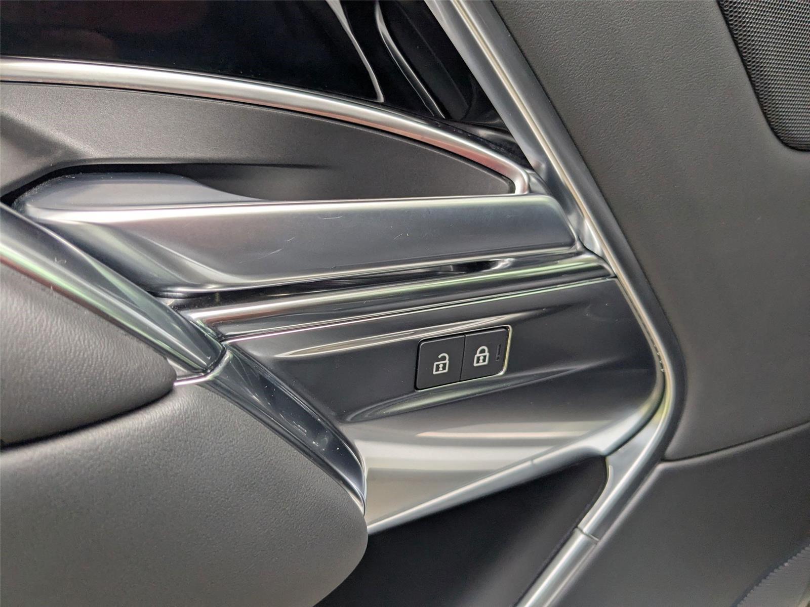 2023 Land Rover Range Rover SE photo 25