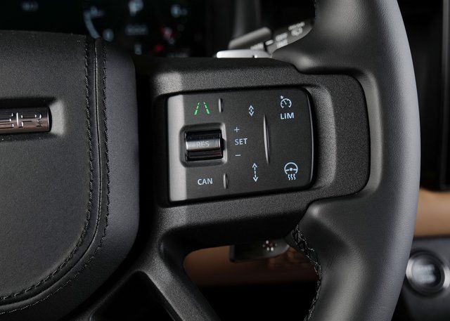 2025 Land Rover Defender 110 V8 photo 18